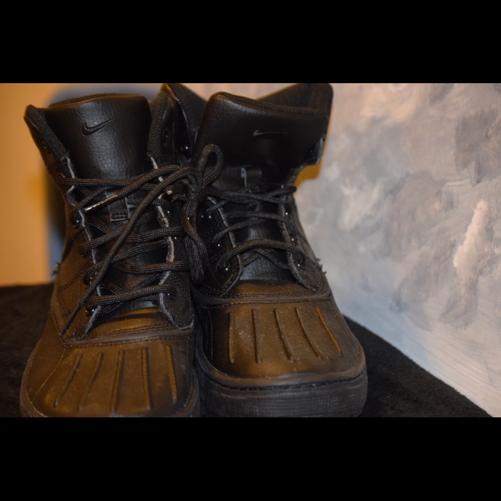 Black Woodside Waterproof Boots in Boys Size 6